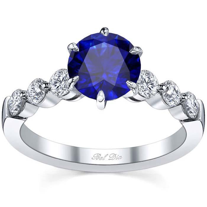 Engagement Ring with Round Blue Sapphire Sapphire Engagement Rings deBebians 