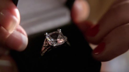 Arrow: Oliver Queen & Felicity Smoak’s Engagement Ring