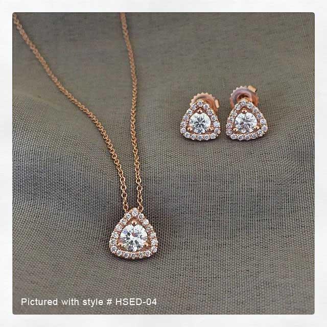 Triangular Halo Diamond Pendant Diamond Necklaces deBebians 